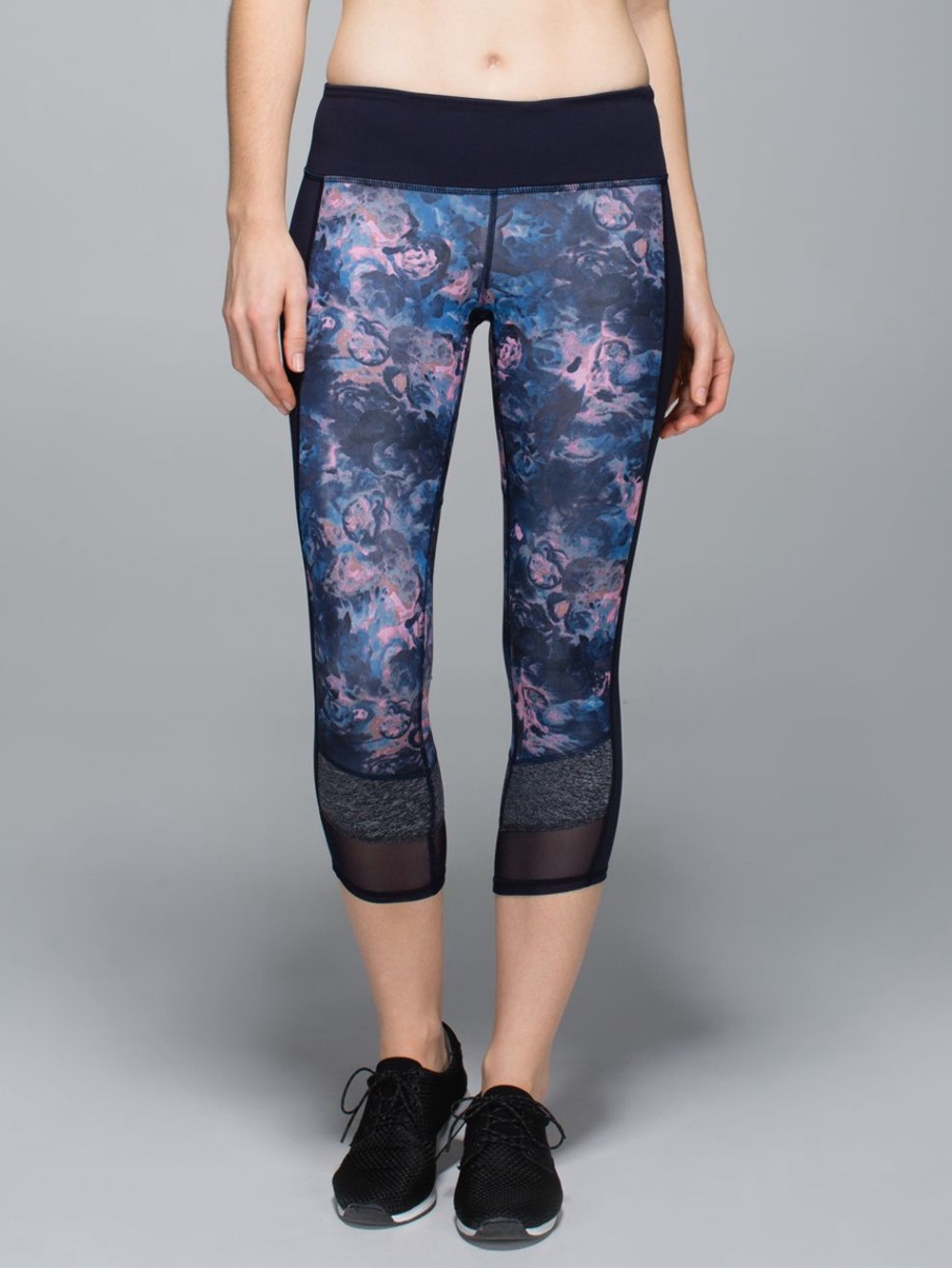 Lululemon If You're Lucky Crop *Full-On Luxtreme

Naval Blue / Naval Blue